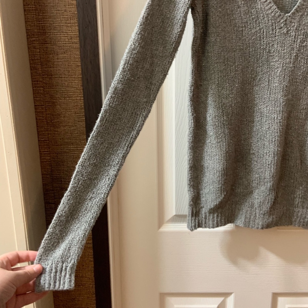 Hollister Grey Knit V Neck Sweater Size M - Picture 5 of 8